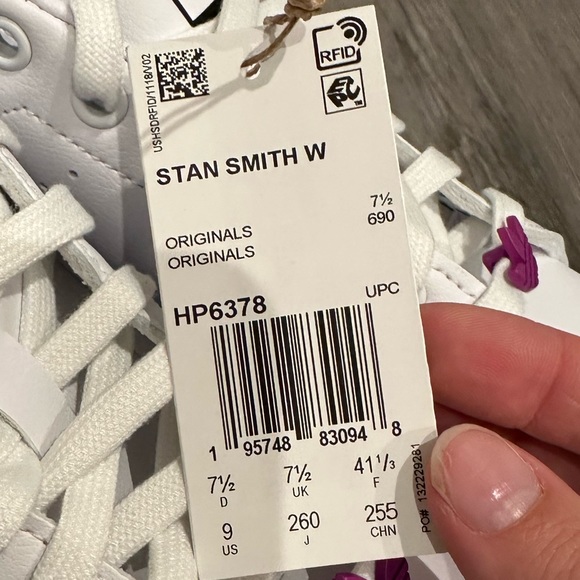 NWT/BOX Stan Smith women’s 9 - Picture 4 of 6